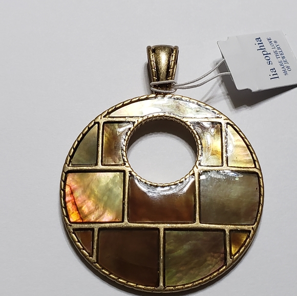 Lia Sophia Jewelry - Lia Sophia Pendant!